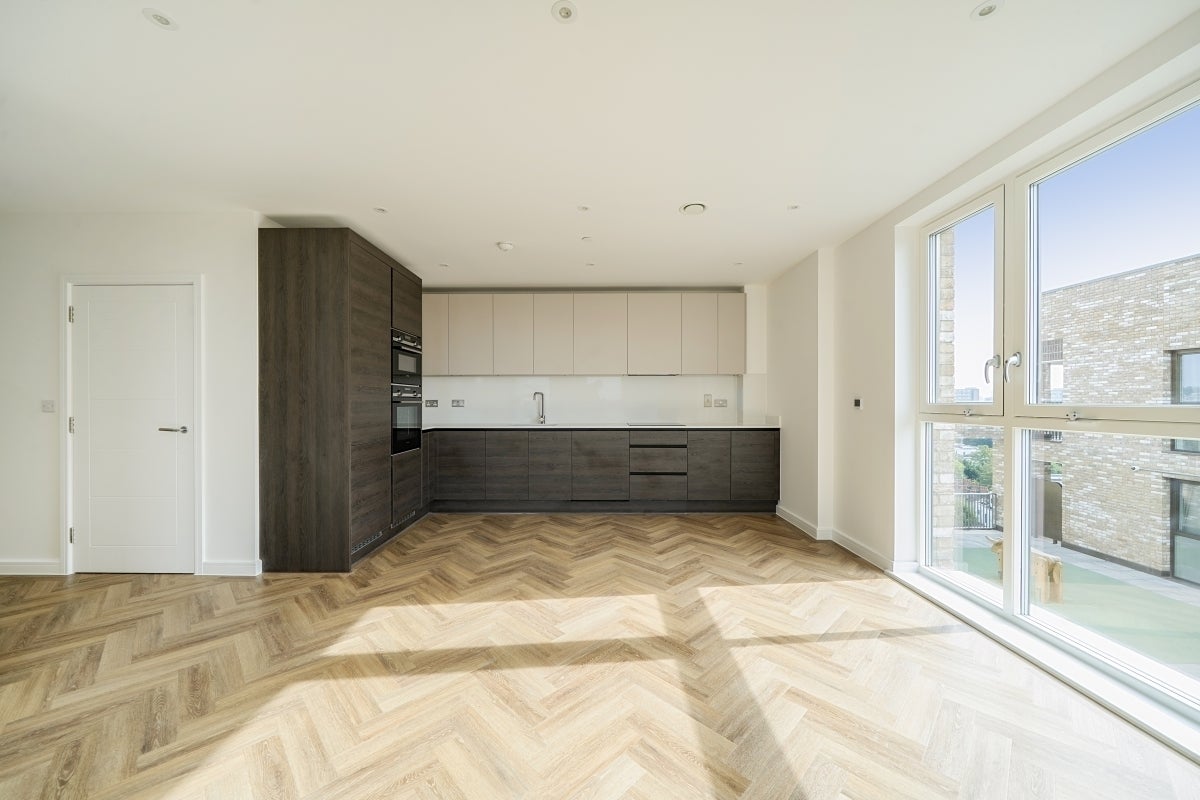 Flat Denmark Road in Greater London