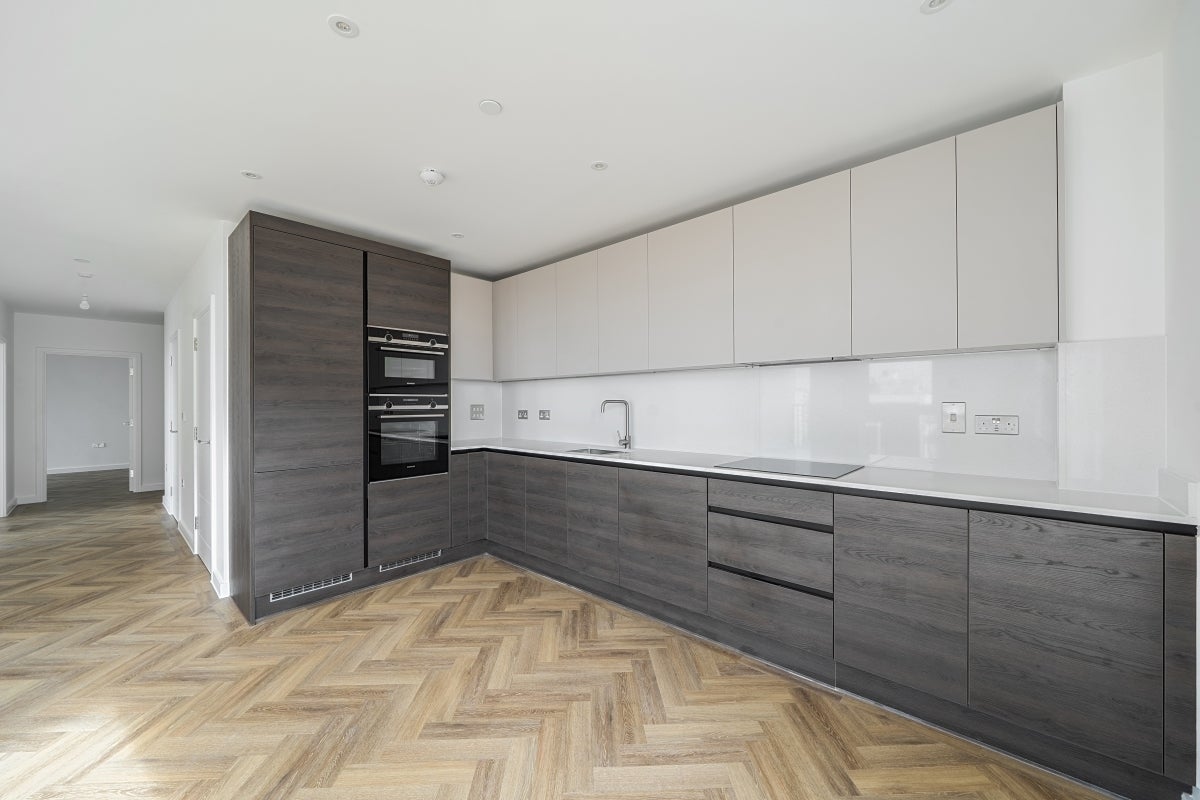 Flat Denmark Road in Greater London