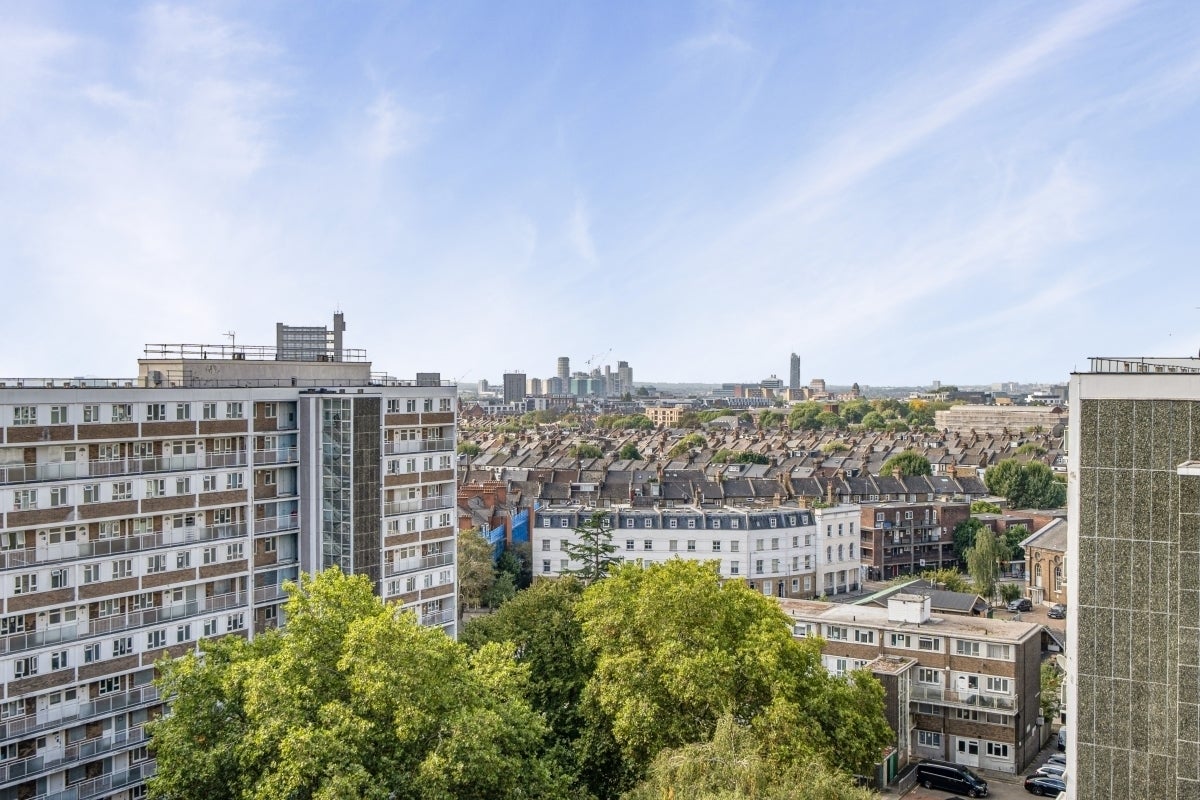 Flat Denmark Road in Greater London