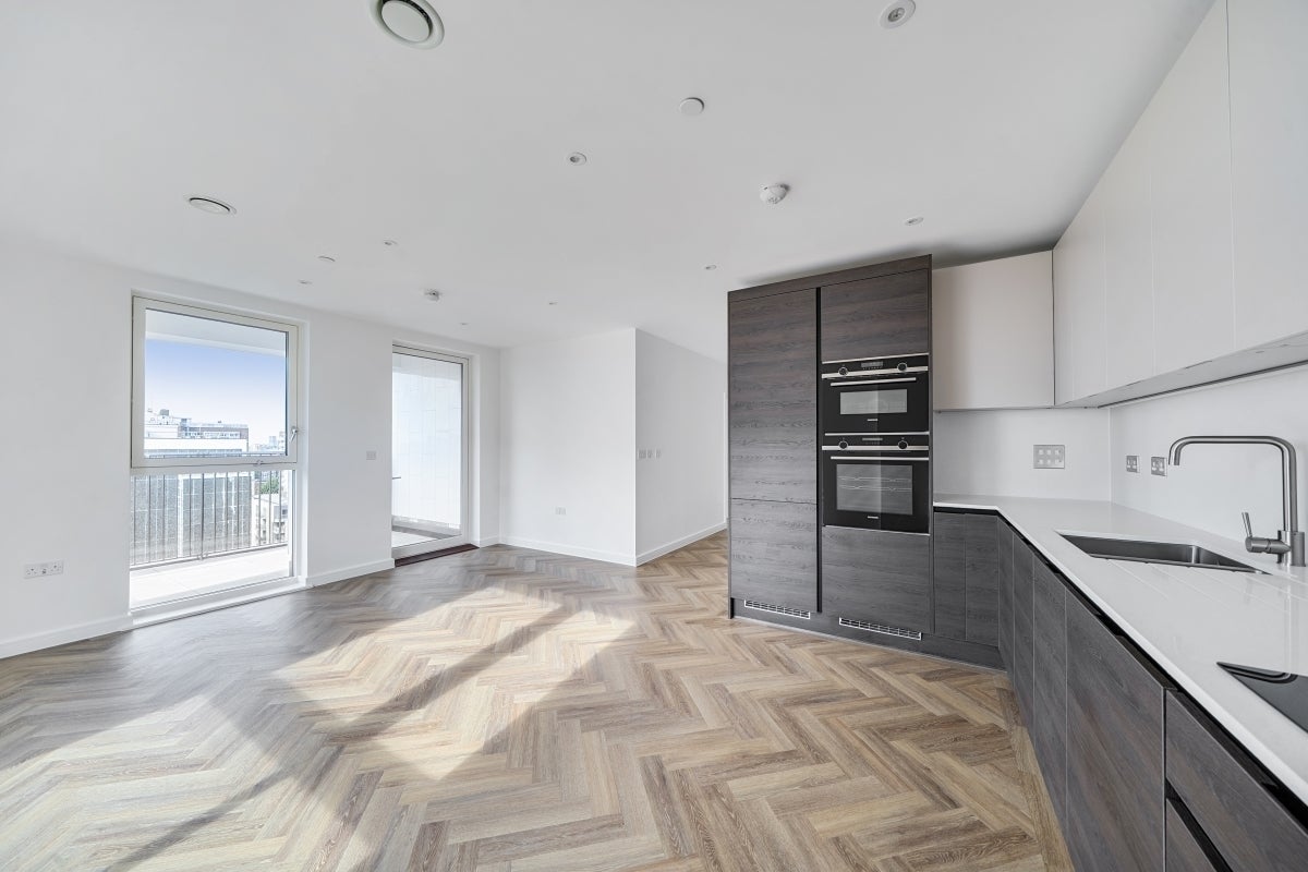 Flat Denmark Road in Greater London