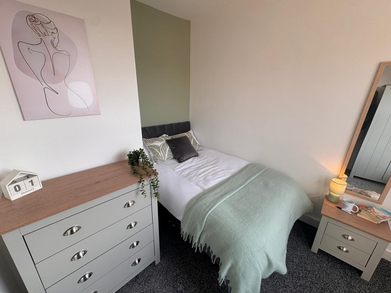 Room Greenfield Road in St Helens