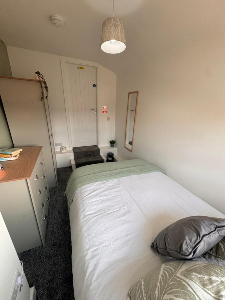 Room Greenfield Road in St Helens