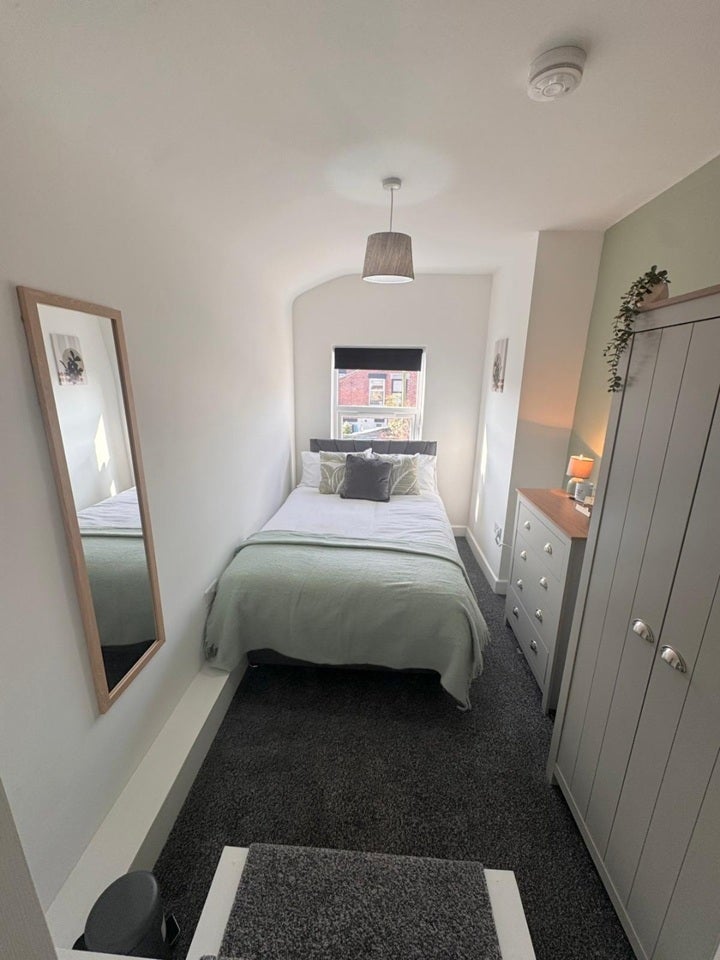 Room Greenfield Road in St Helens