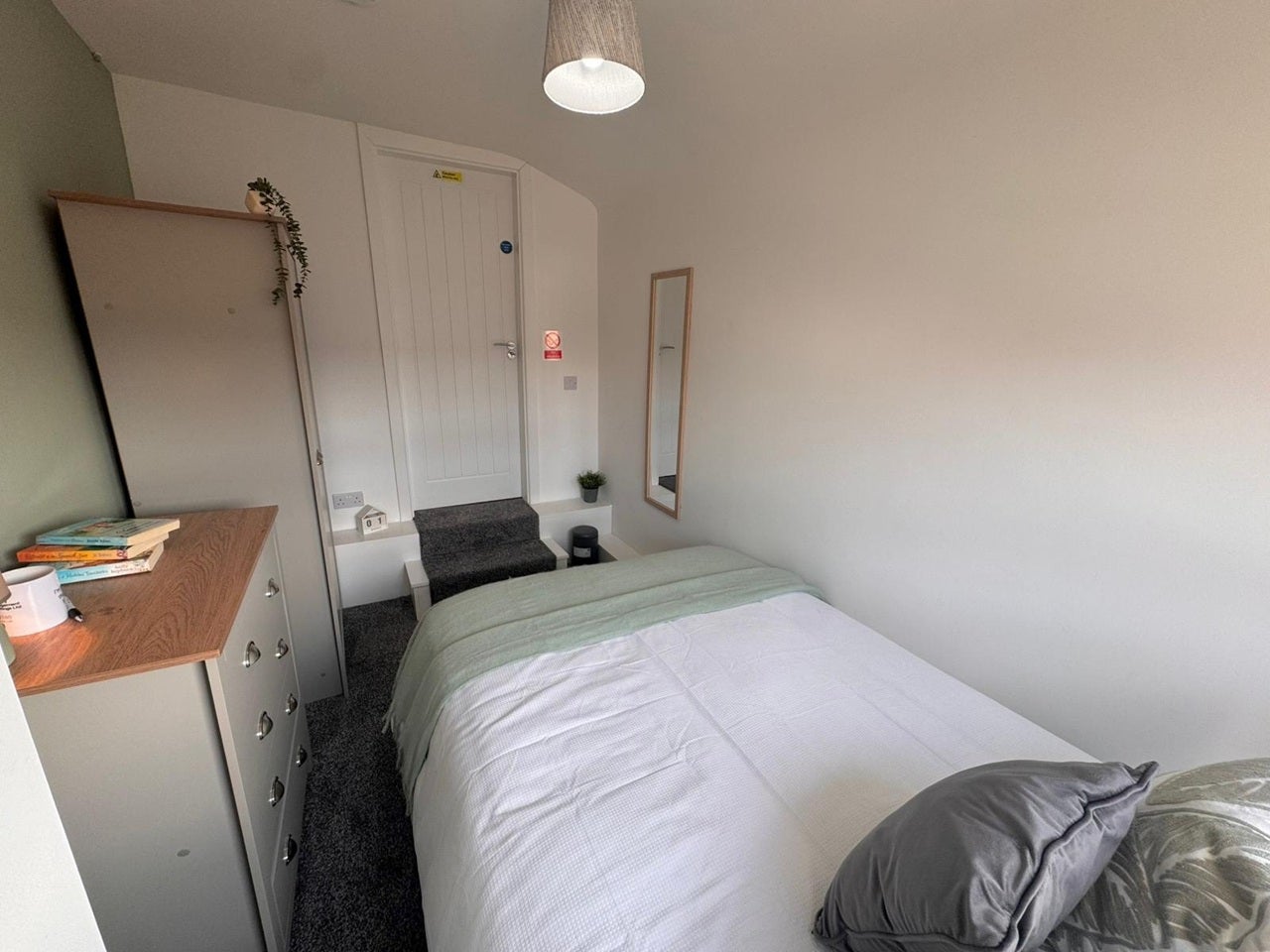 Room Greenfield Road in St Helens