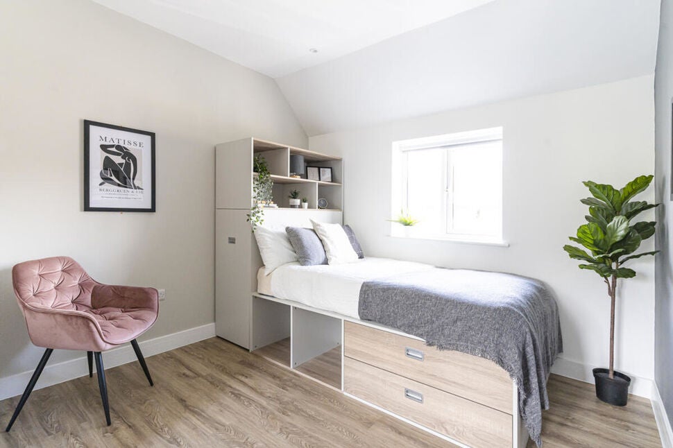 Flat Thurmond Crescent in Winchester