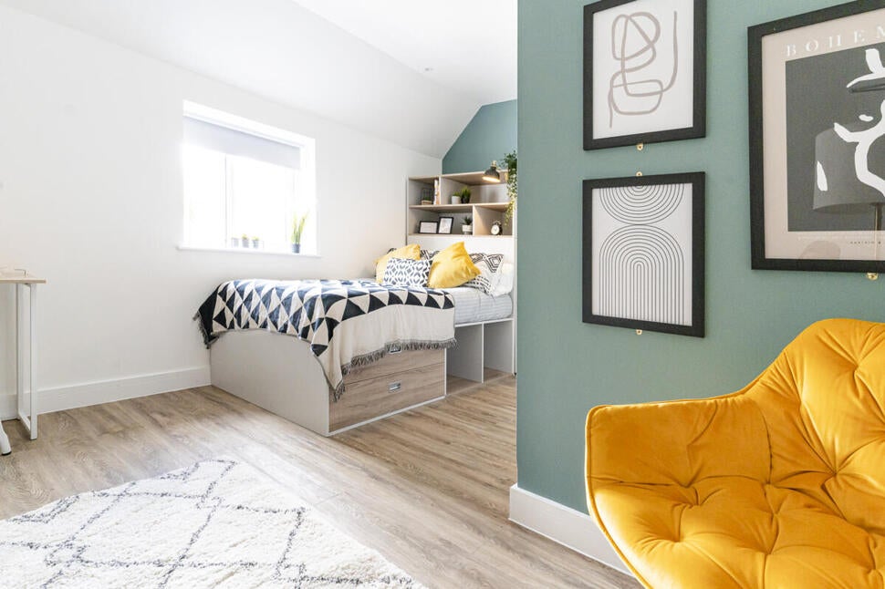 Flat Thurmond Crescent in Winchester