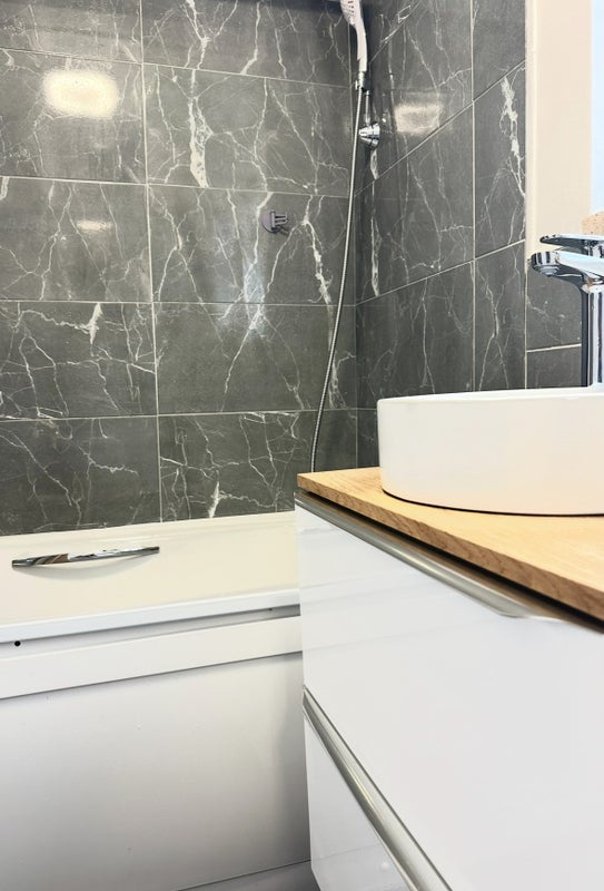 Room McDowall Road in Greater London