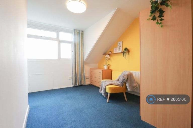 Room St. Margaret Road in Coventry
