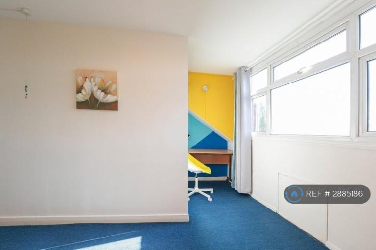 Room St. Margaret Road in Coventry