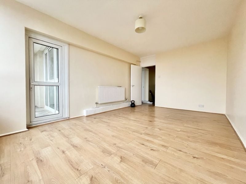Flat Bath Street in Greater London