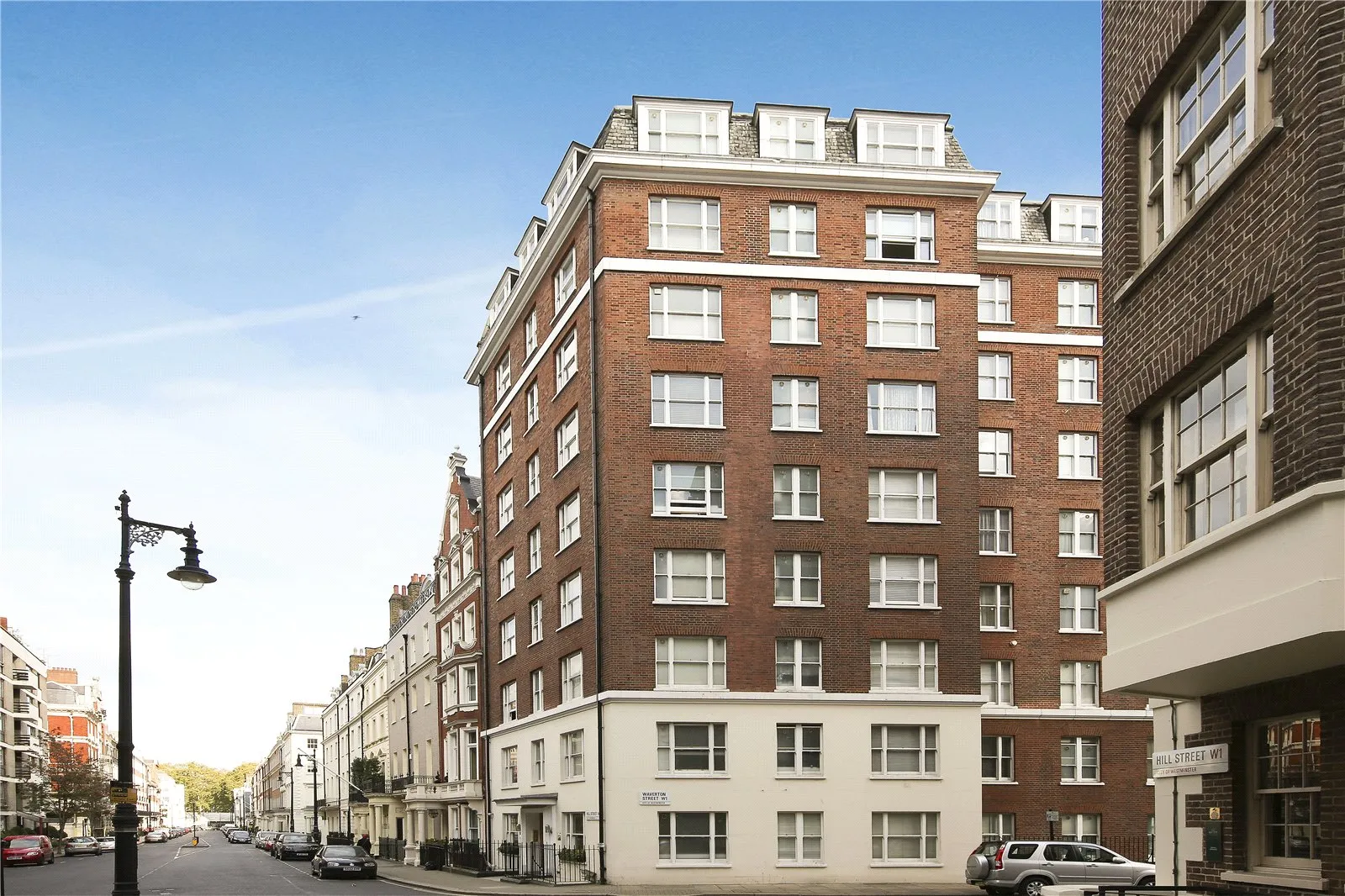 Flat Hill Street in City of Westminster