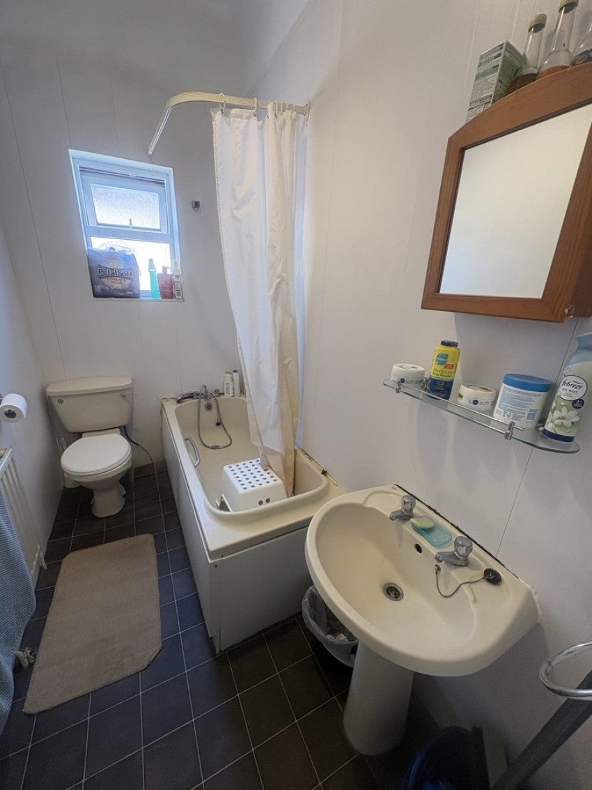 Flat Thornbury Avenue in Southampton