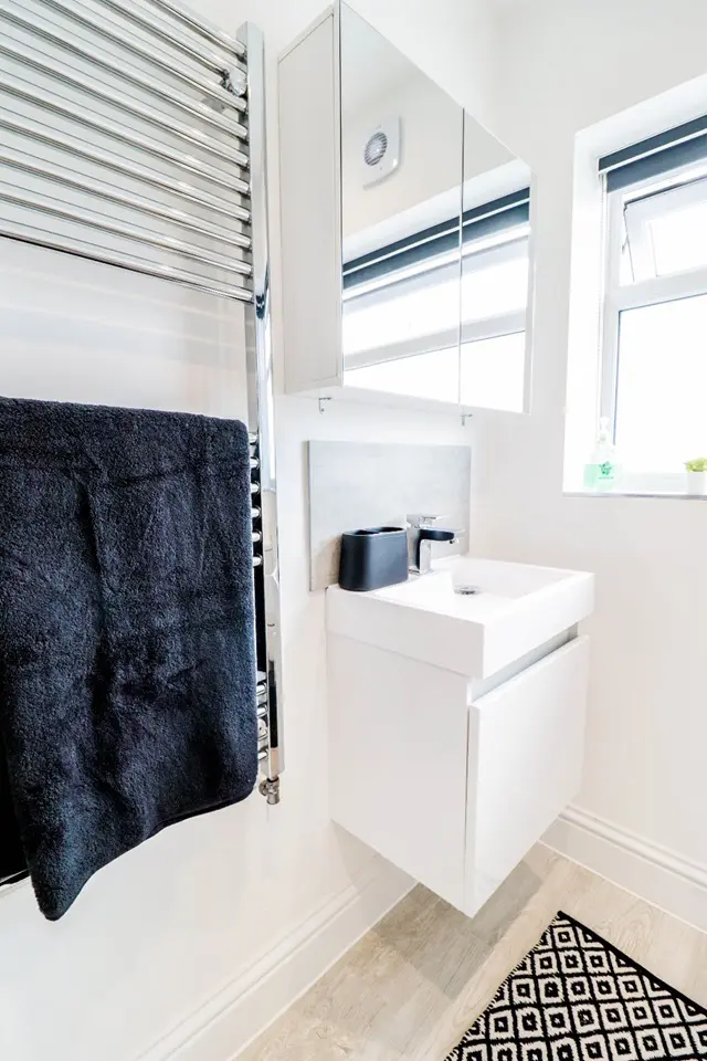 Flat Dog Kennel Hill in Greater London
