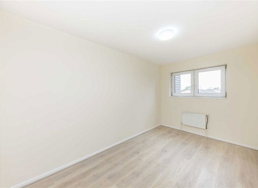 Flat Salisbury Close in Greater London
