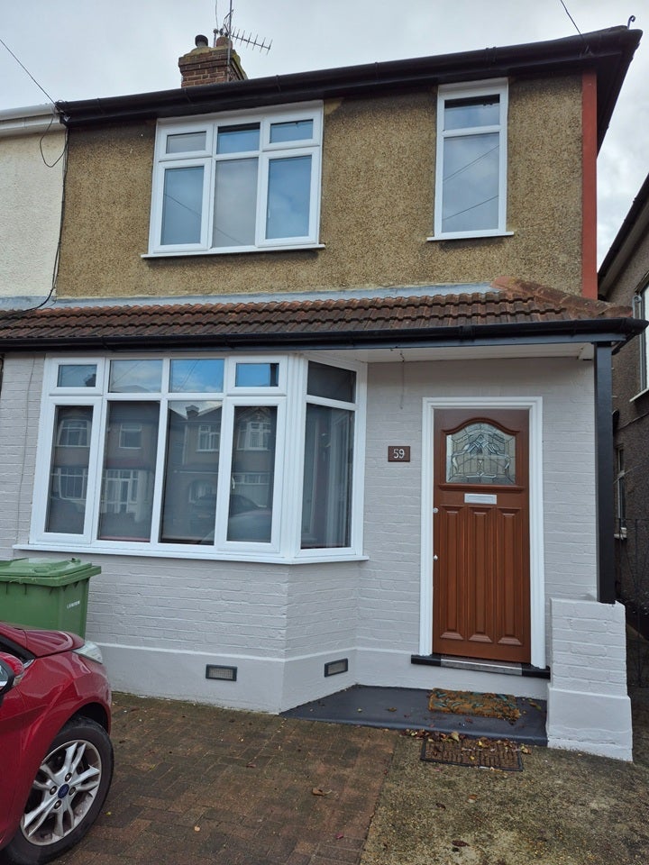 House Jubilee Avenue in Greater London