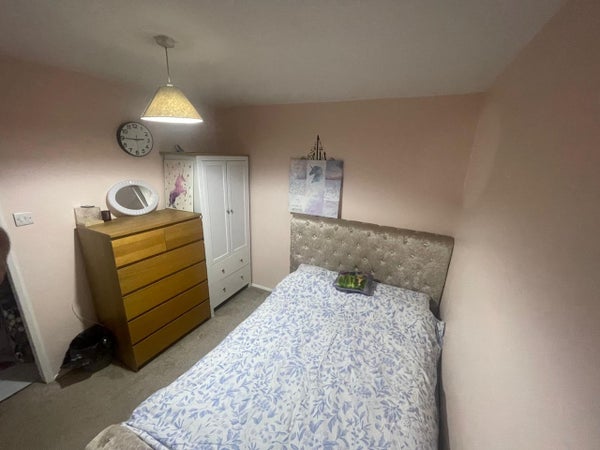 Flat Waverley Close in London