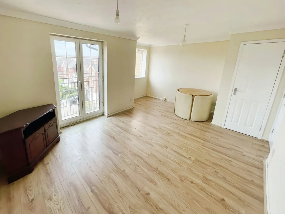 Flat Claymore Place in Cardiff