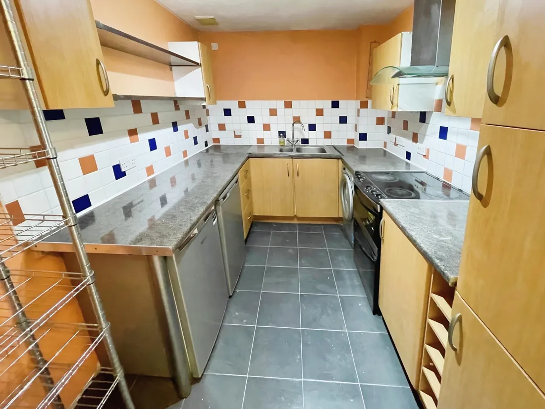 Flat Claymore Place in Cardiff