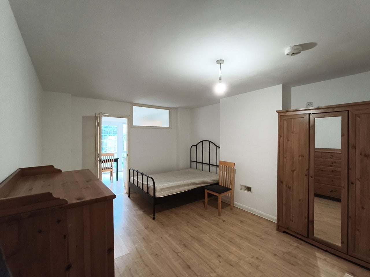 Flat Heathfield Gardens in Greater London