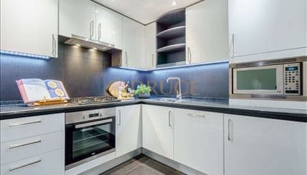 Flat Westferry Circus in Greater London