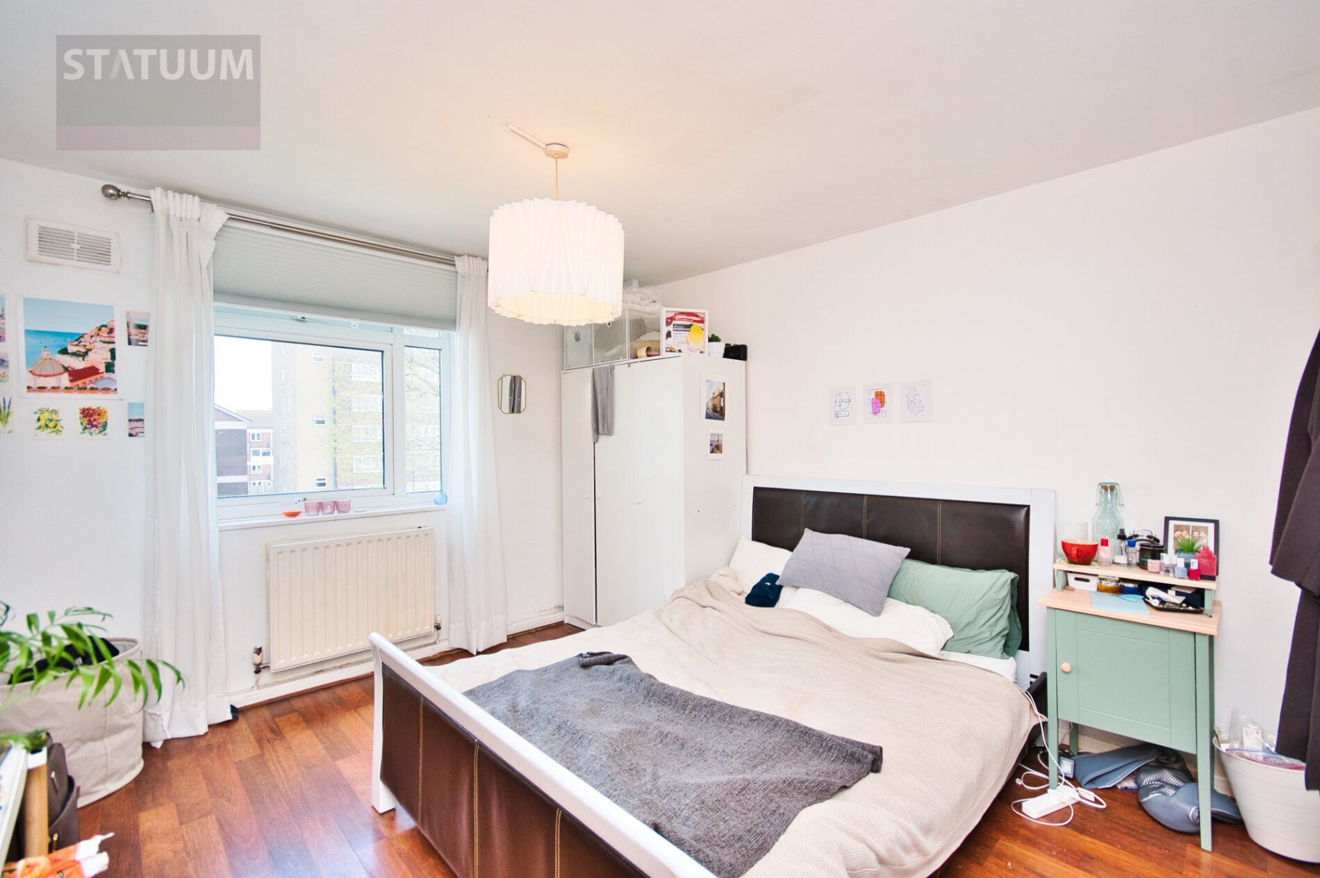 Flat Harpley Square in London