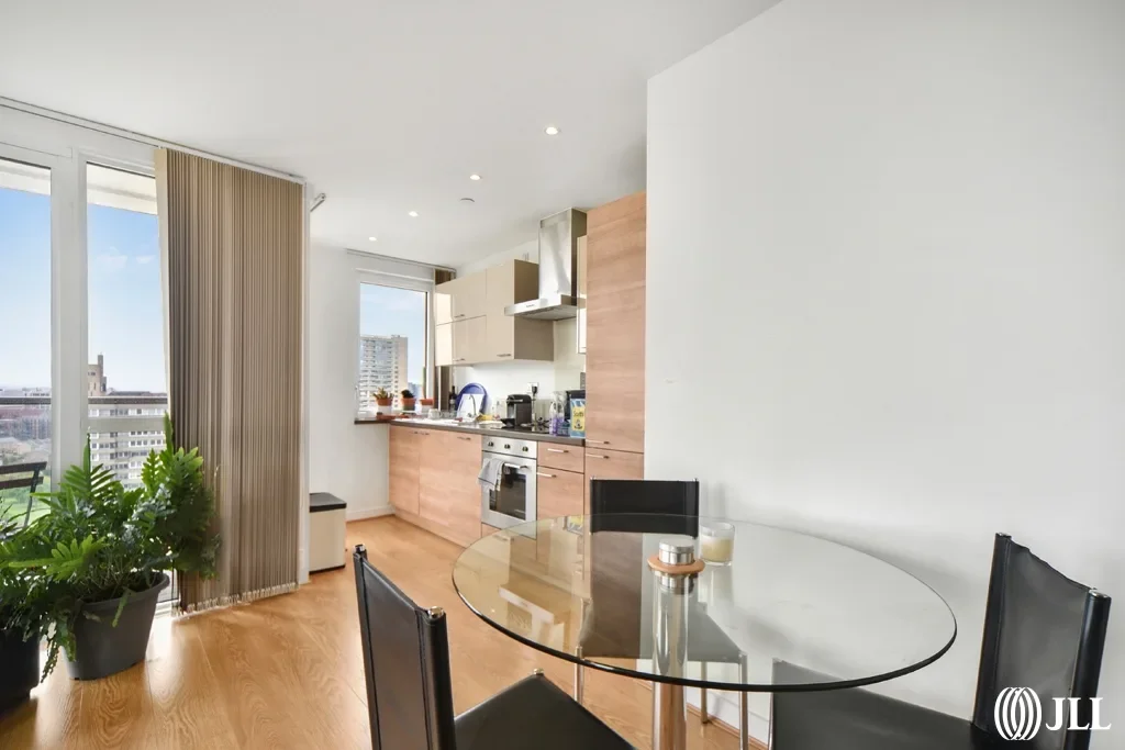 Flat Hay Currie Street in Greater London