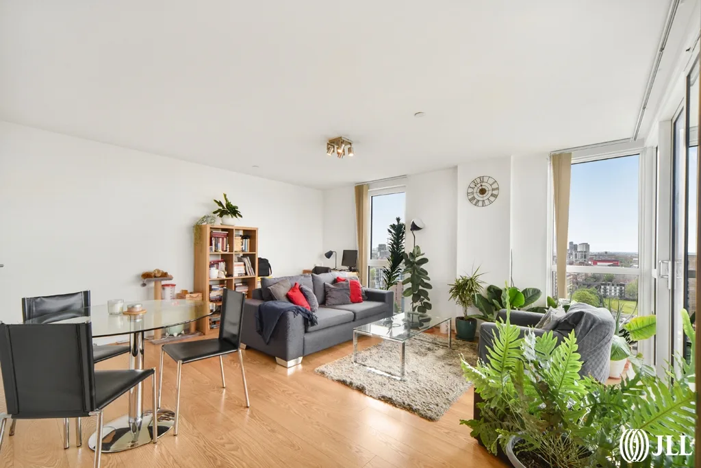 Flat Hay Currie Street in Greater London