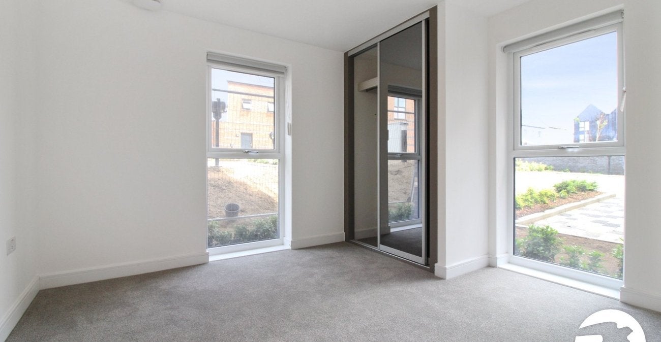 Flat Alkerden Lane in Dartford