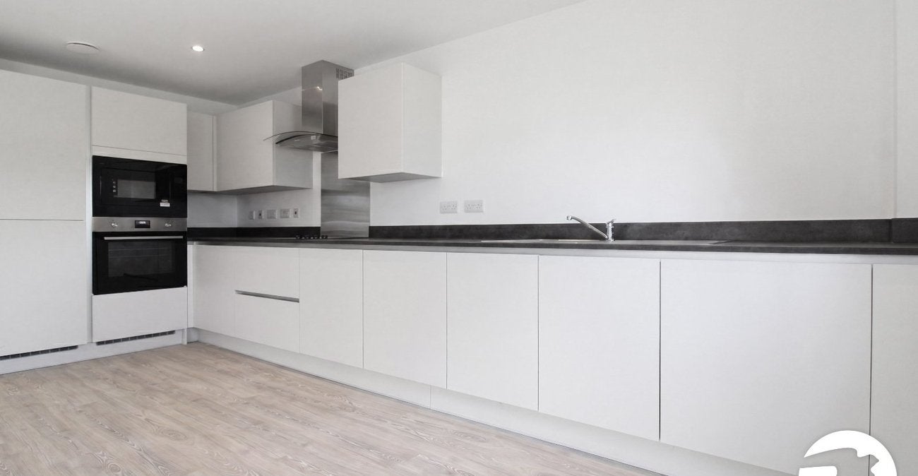 Flat Alkerden Lane in Dartford