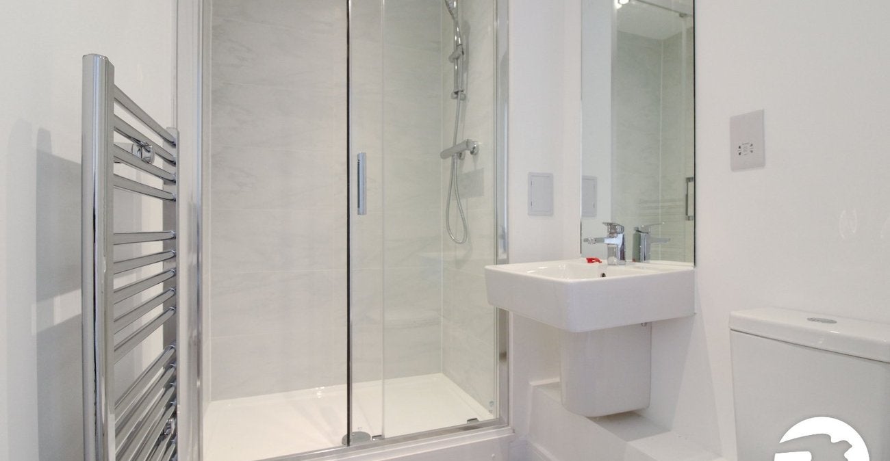 Flat Alkerden Lane in Dartford