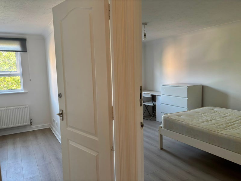 Flat Manchester Road in Greater London