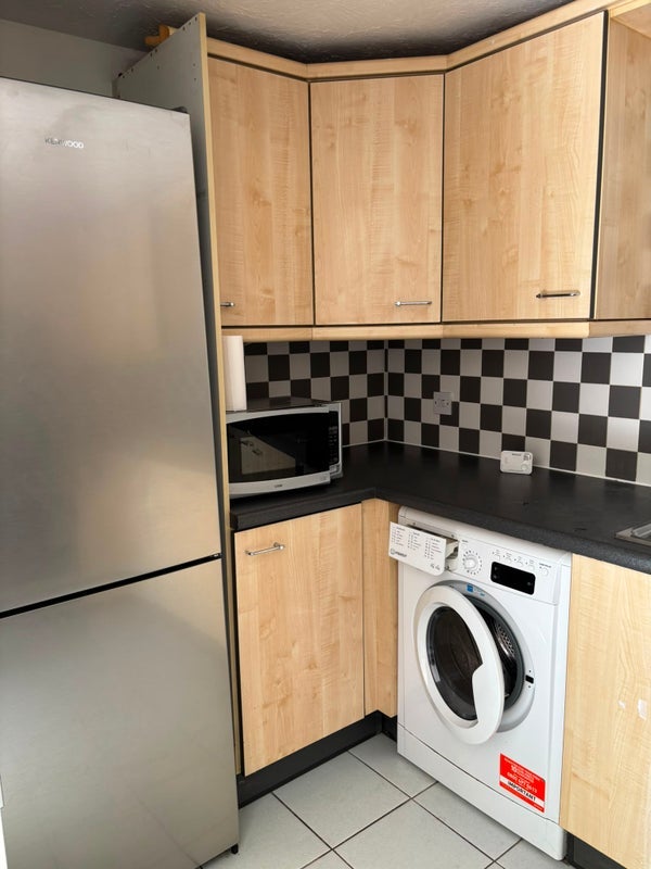 Flat Manchester Road in Greater London
