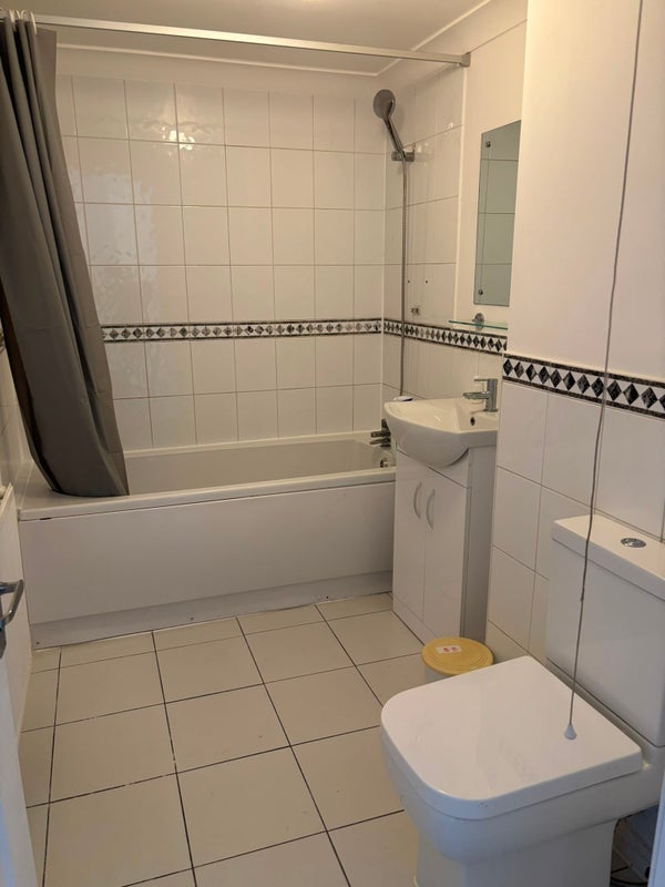 Flat Manchester Road in Greater London
