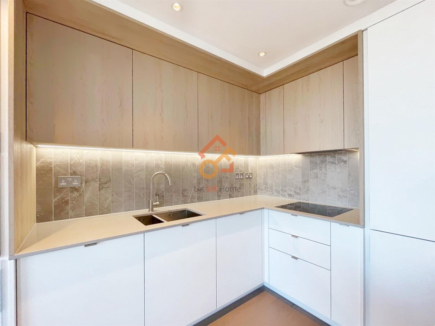 Flat Kennington Lane in Greater London