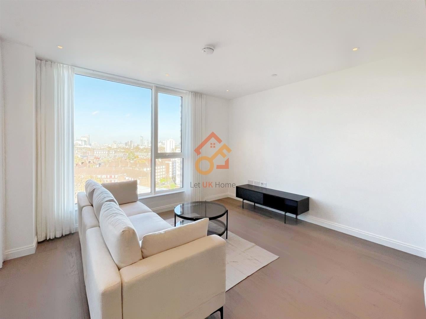 Flat Kennington Lane in Greater London
