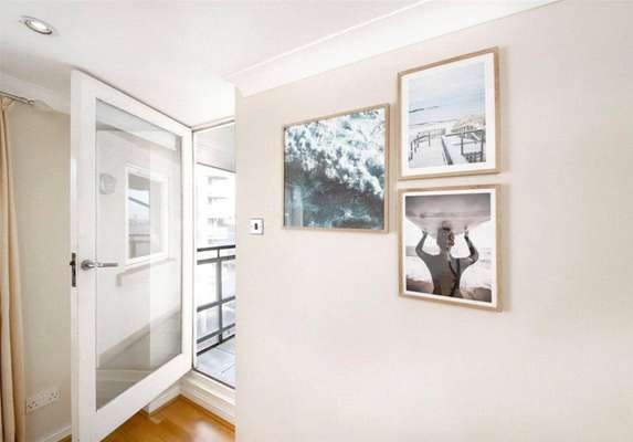Flat Stewart Street in Greater London