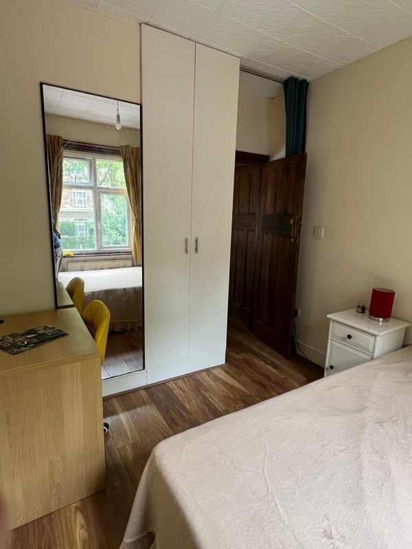 Room Bromyard Avenue in Greater London