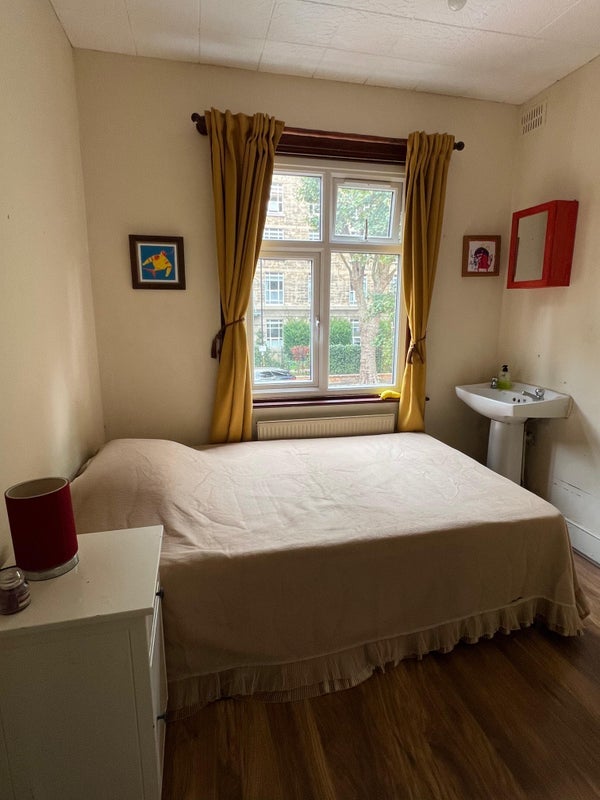 Room Bromyard Avenue in Greater London