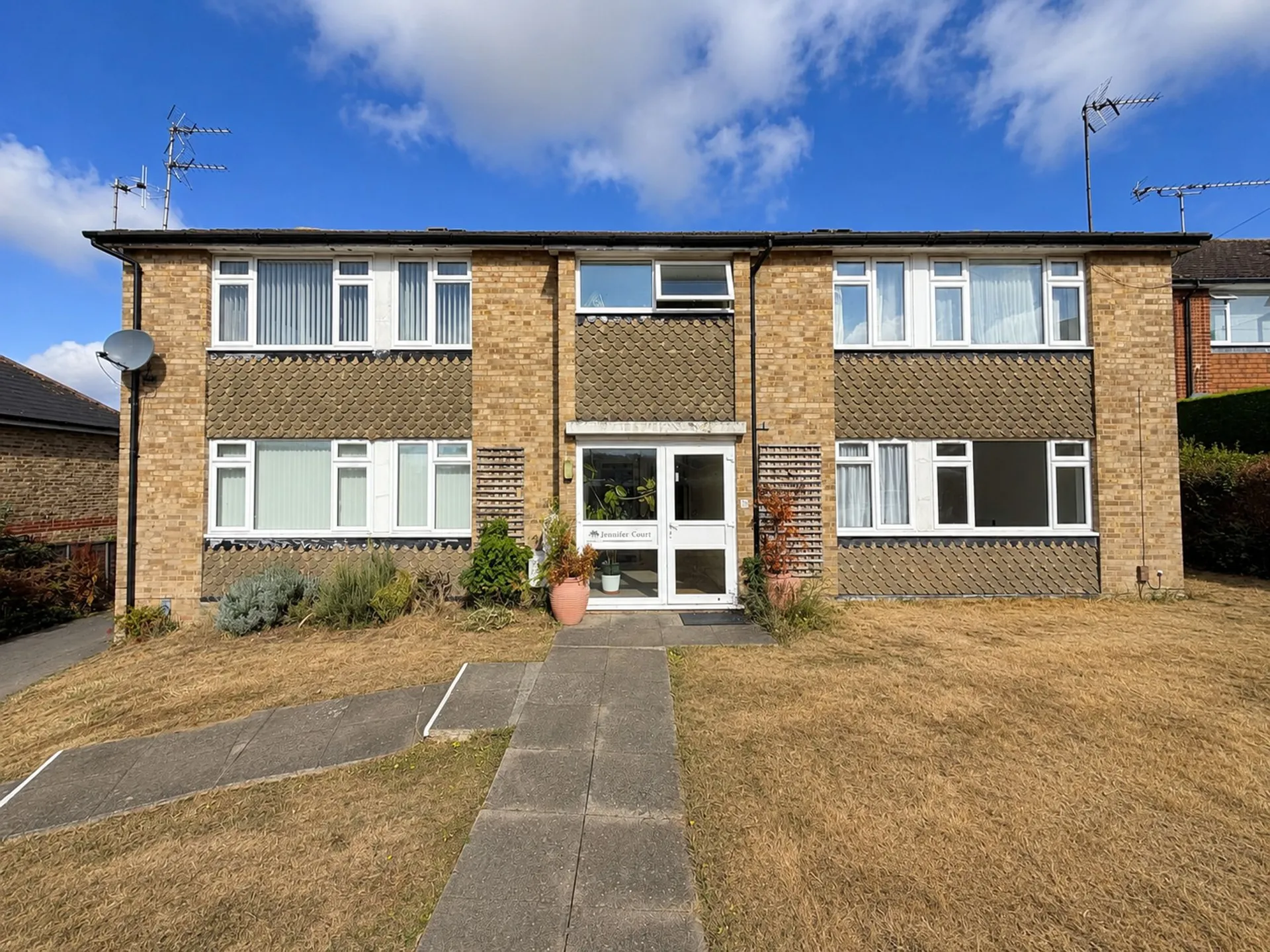 Flat Albert Road in Mole Valley