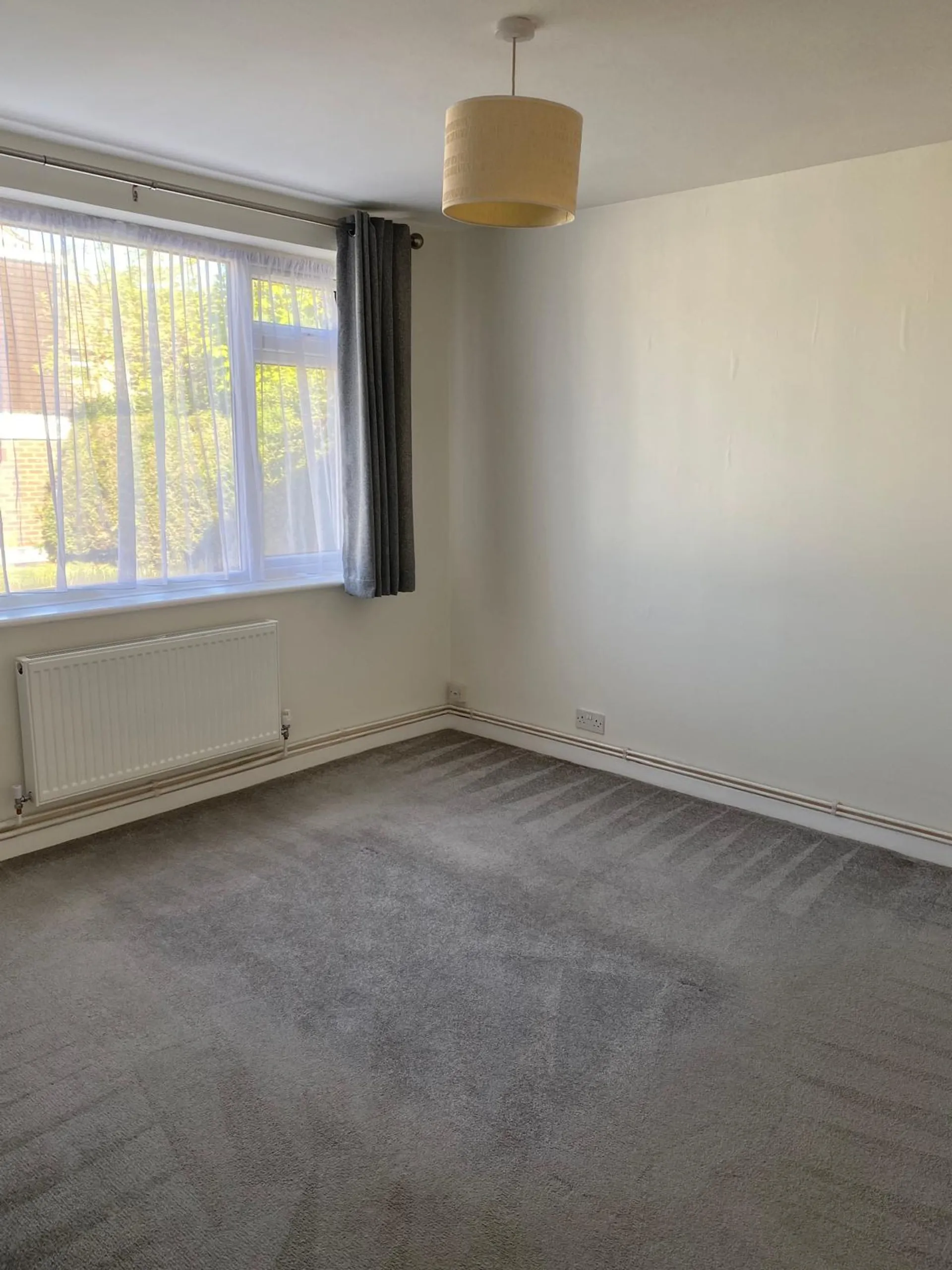 Flat Albert Road in Mole Valley