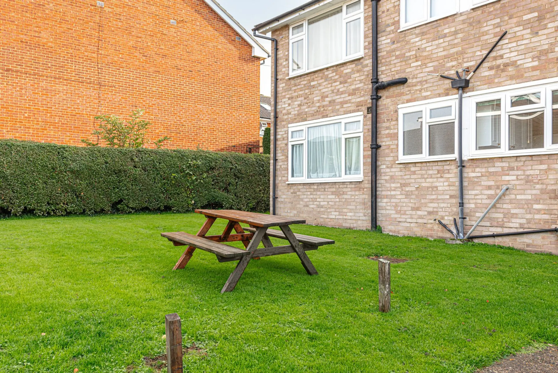 Flat Albert Road in Mole Valley