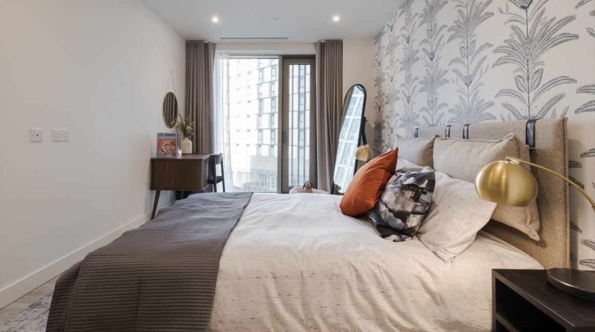 Flat Cherry Park Lane in Greater London