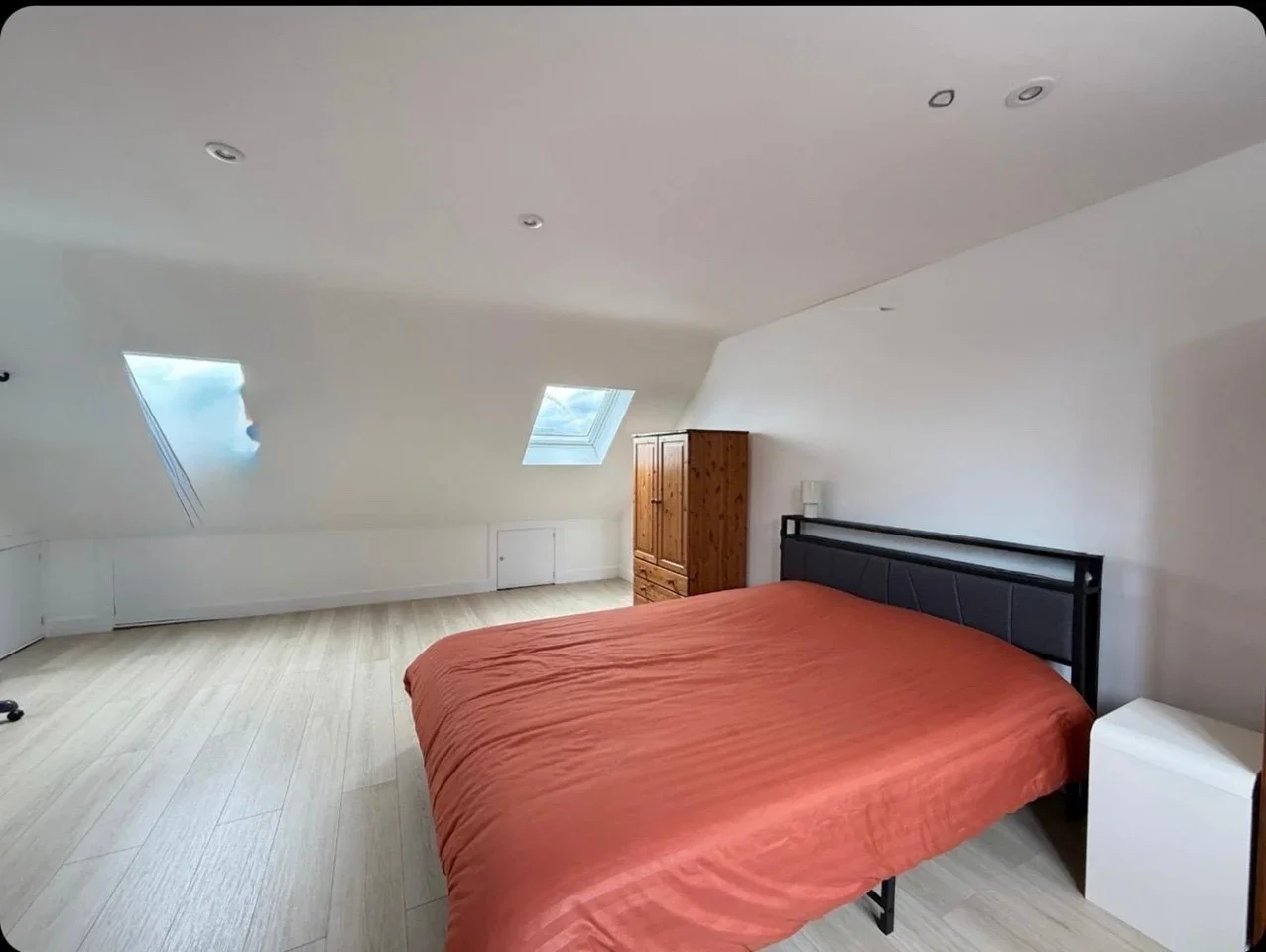 Flat Monks Park in Greater London