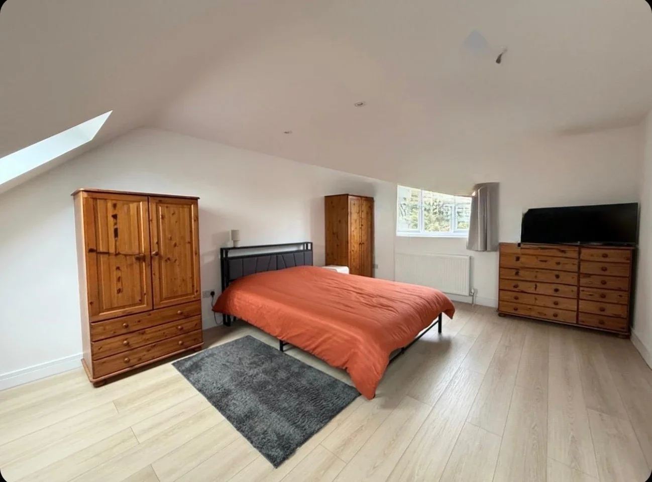 Flat Monks Park in Greater London