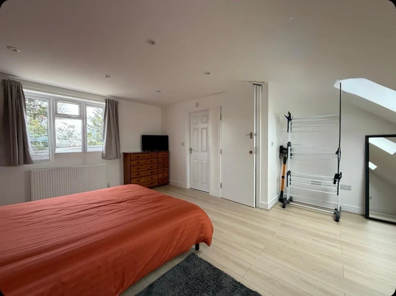 Flat Monks Park in Greater London