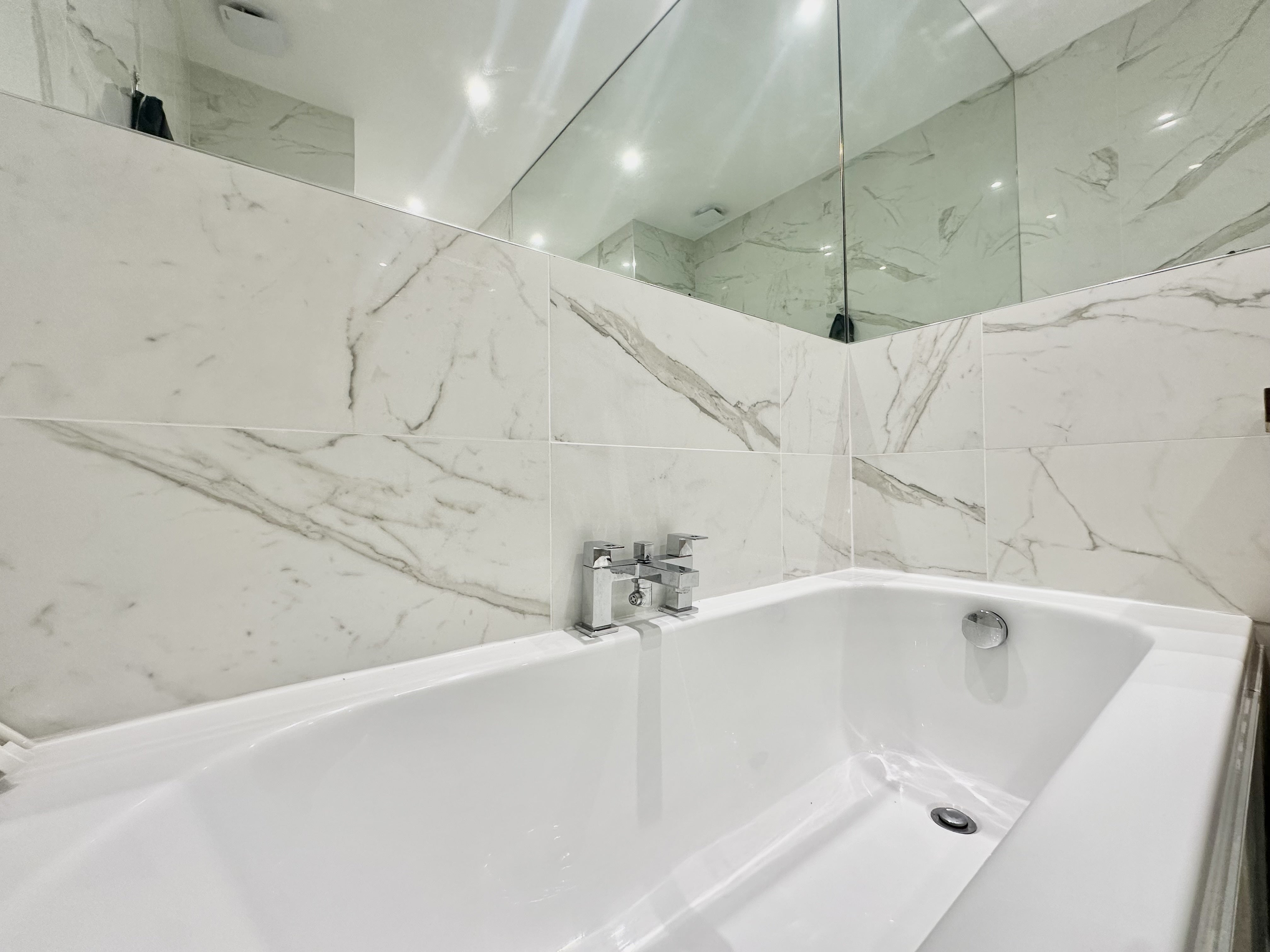 Flat Finborough Road in Greater London