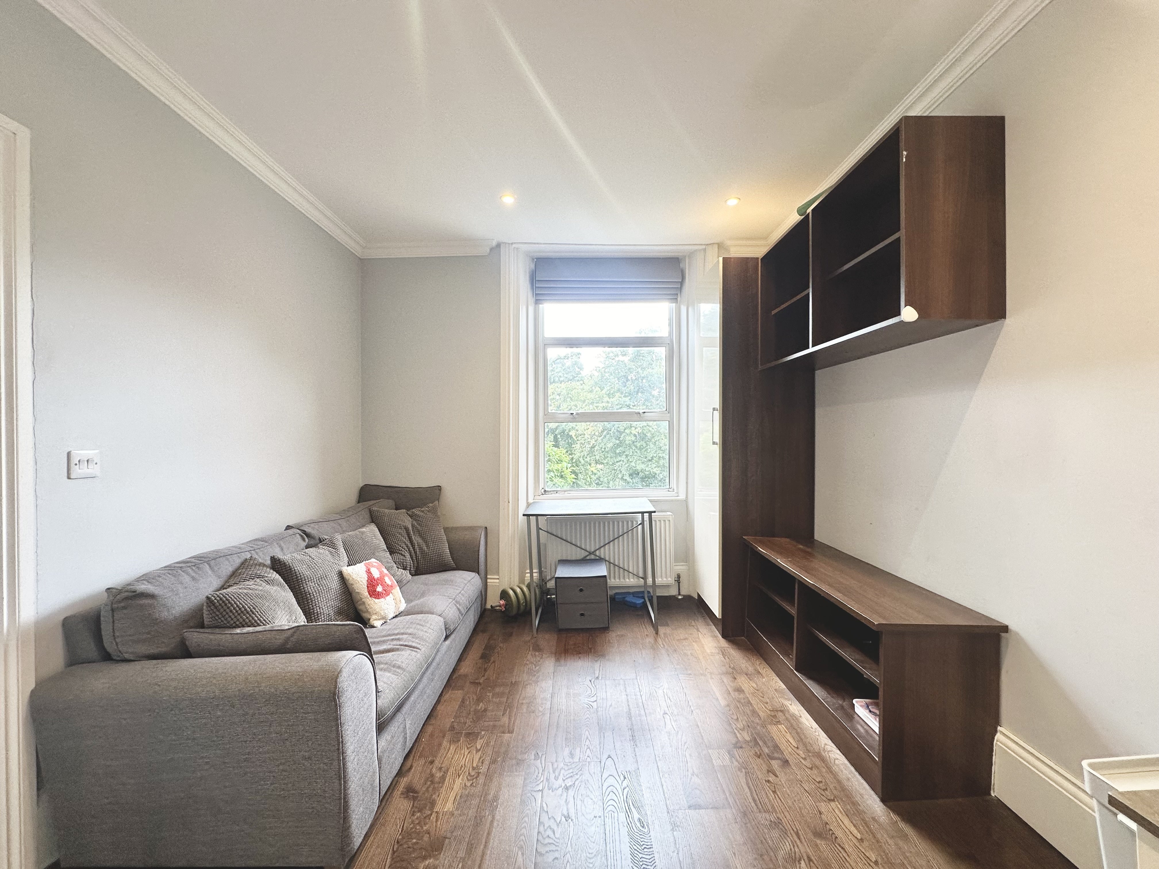 Flat Finborough Road in Greater London