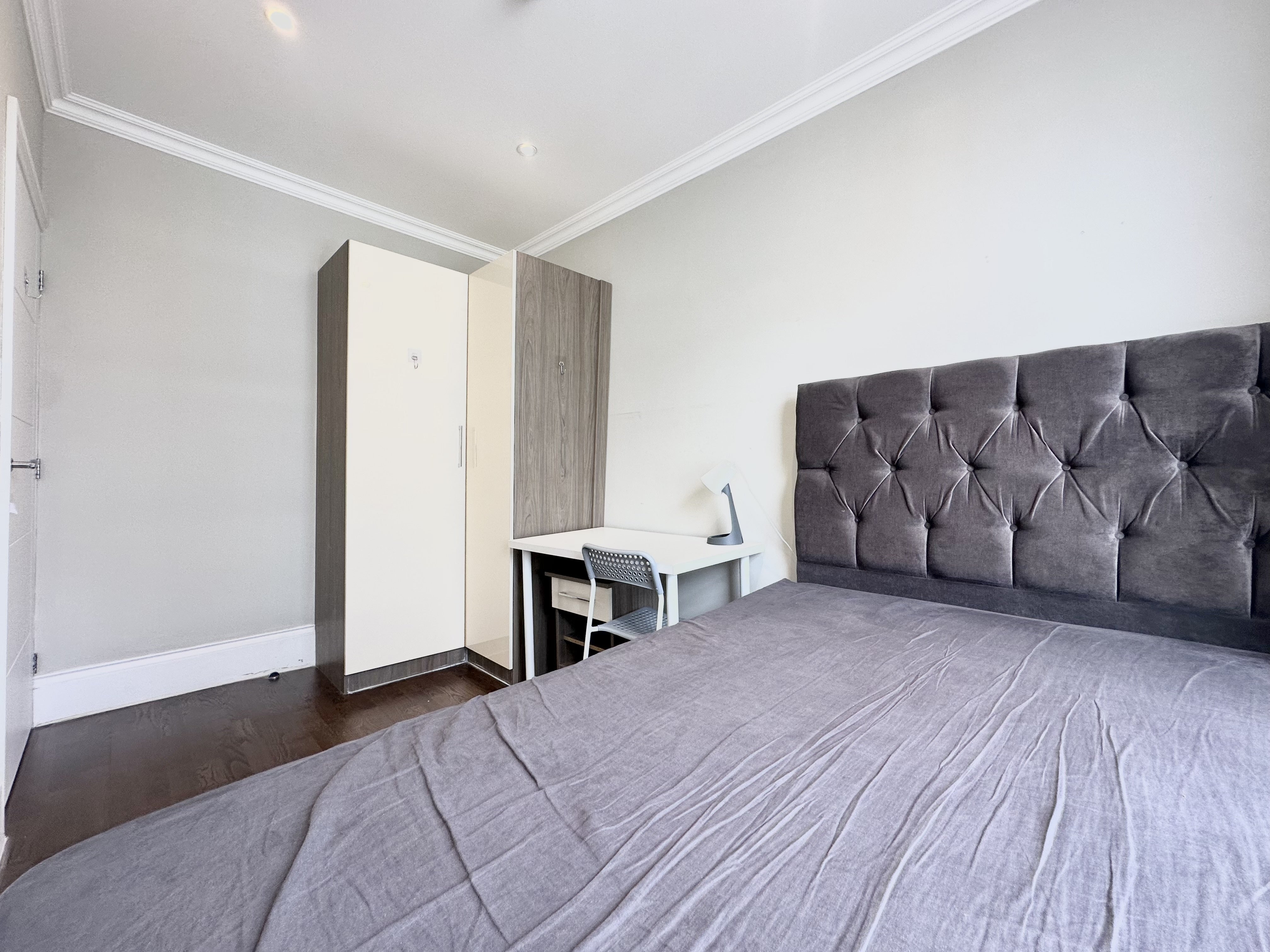 Flat Finborough Road in Greater London