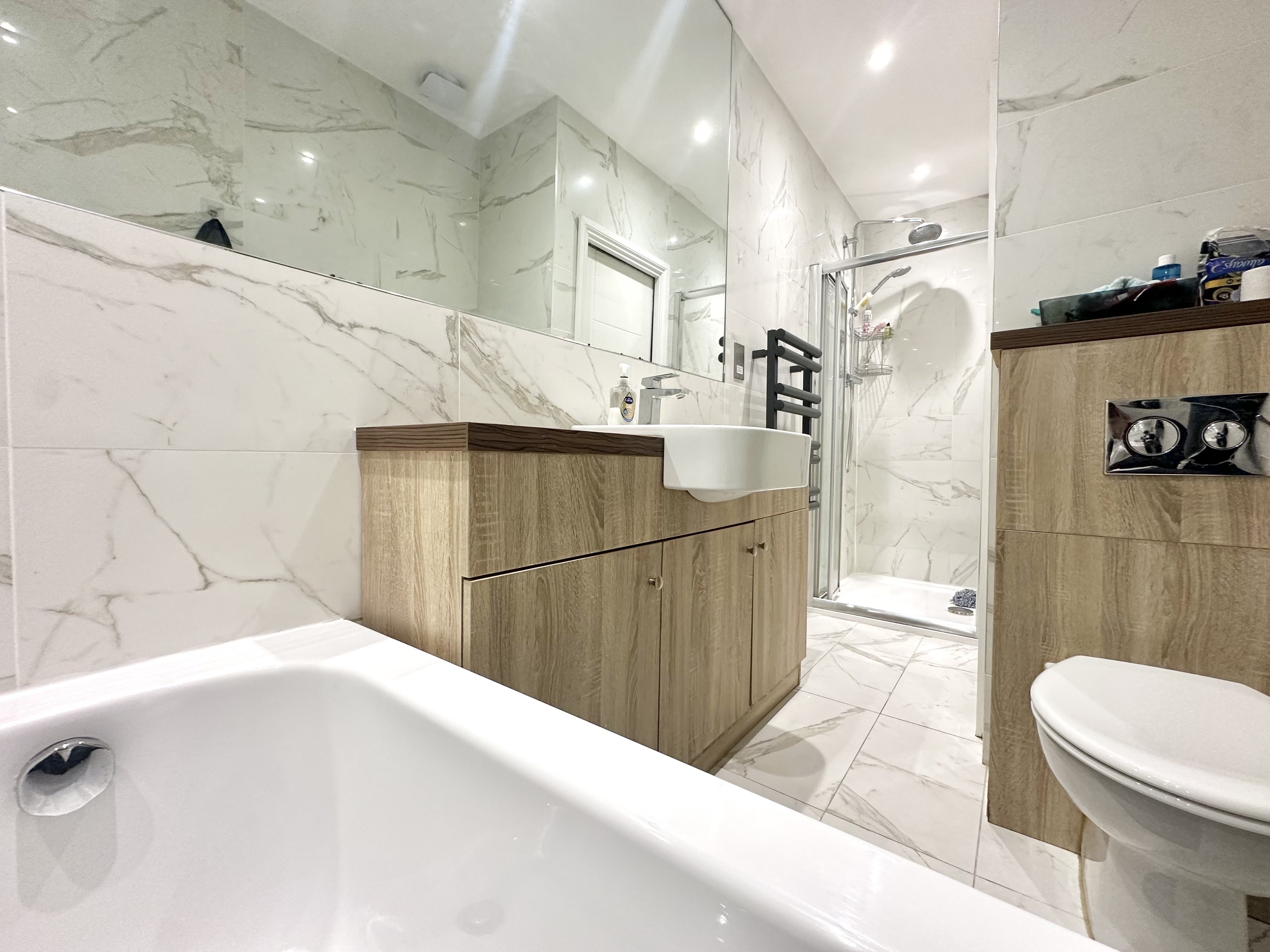 Flat Finborough Road in Greater London
