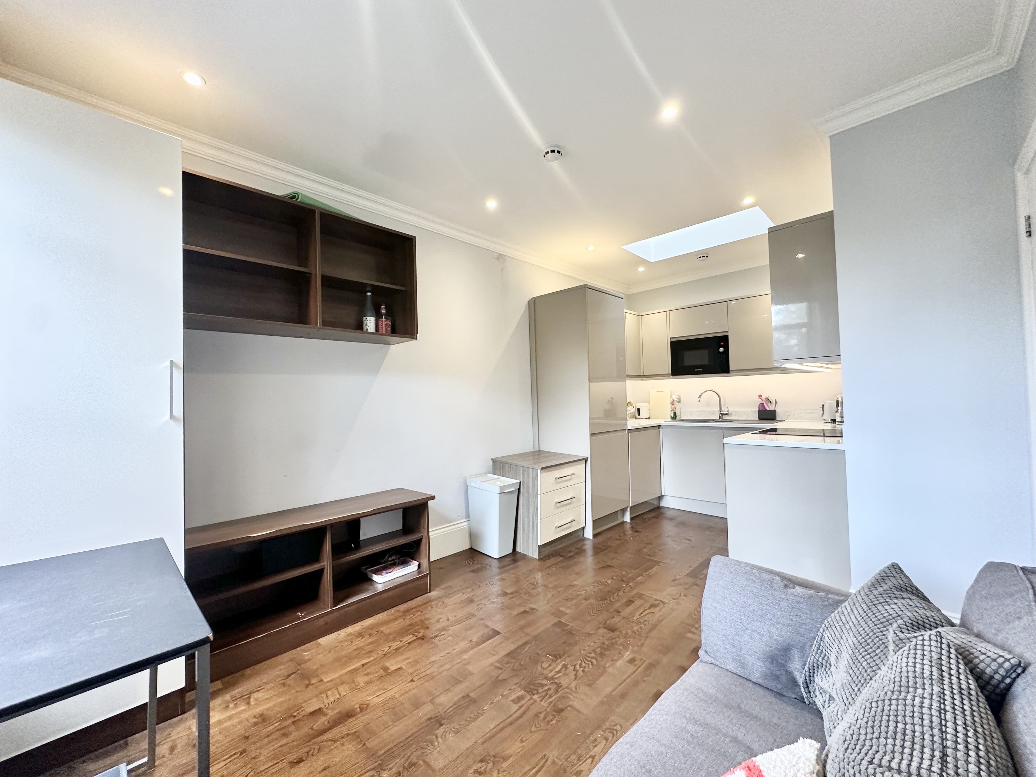 Flat Finborough Road in Greater London